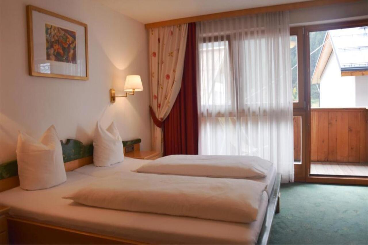 Berghotel Basur - Das Schihotel Am Arlberg Flirsch Bagian luar foto