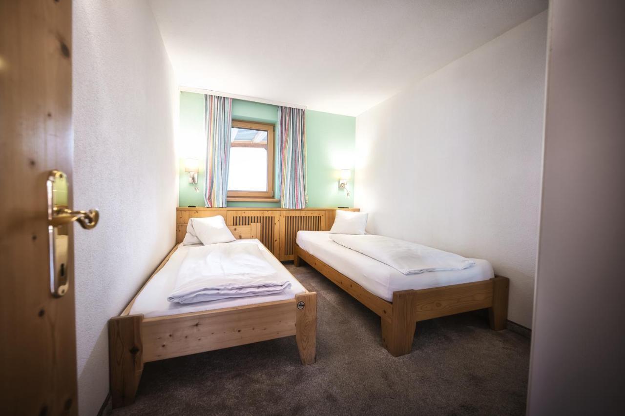 Berghotel Basur - Das Schihotel Am Arlberg Flirsch Bagian luar foto