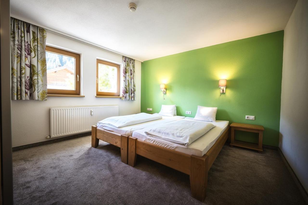 Berghotel Basur - Das Schihotel Am Arlberg Flirsch Bagian luar foto