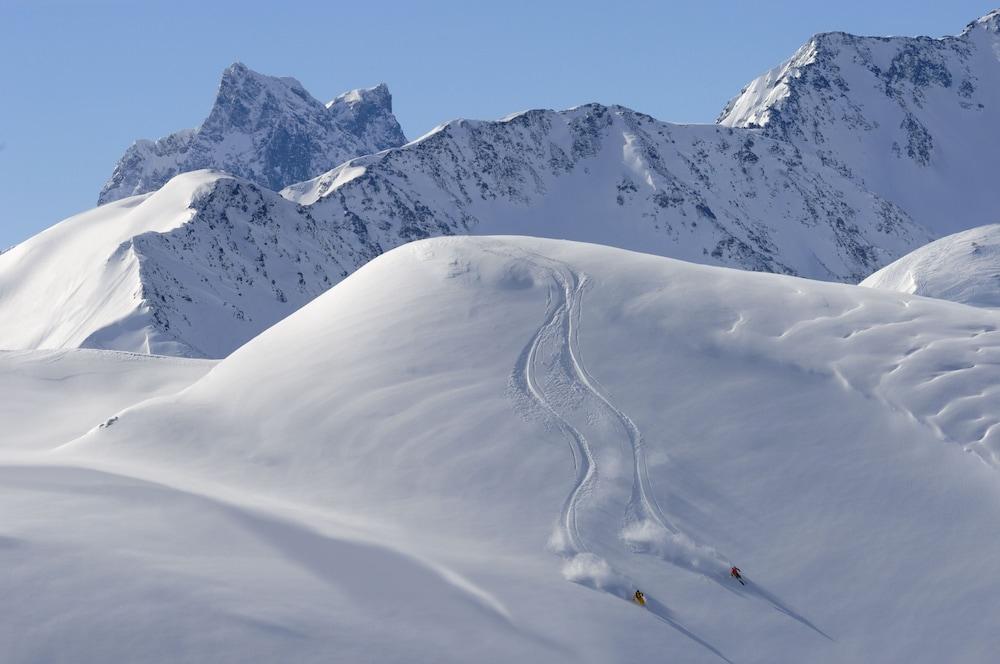 Berghotel Basur - Das Schihotel Am Arlberg Flirsch Bagian luar foto