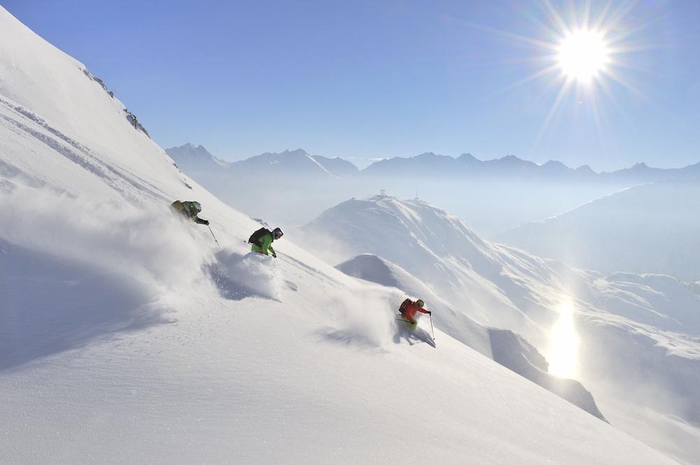 Berghotel Basur - Das Schihotel Am Arlberg Flirsch Bagian luar foto