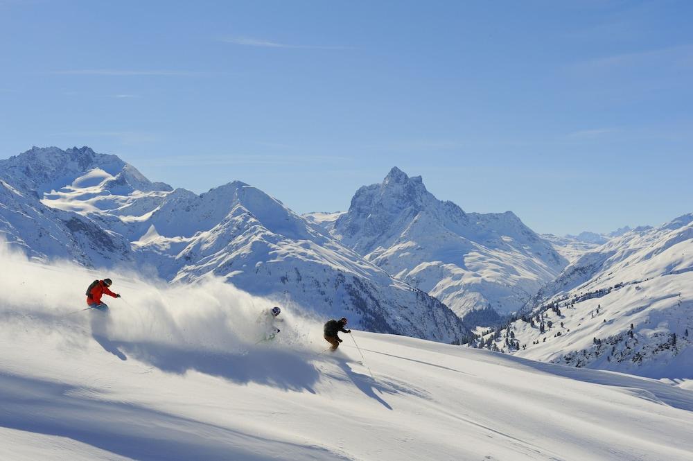 Berghotel Basur - Das Schihotel Am Arlberg Flirsch Bagian luar foto